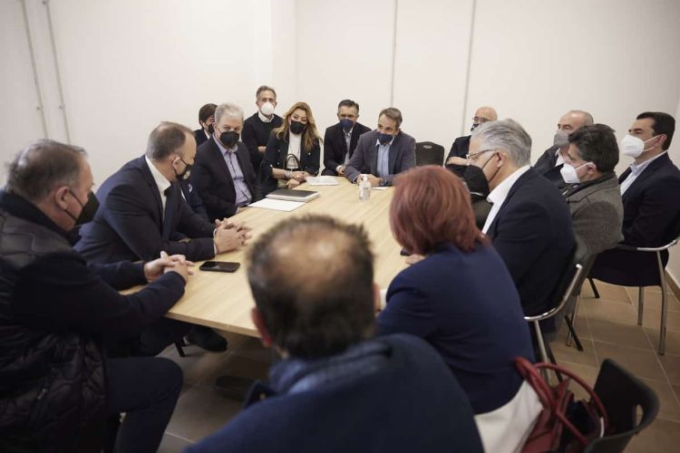 Σύσκεψη Μητσοτάκη με γουναράδες