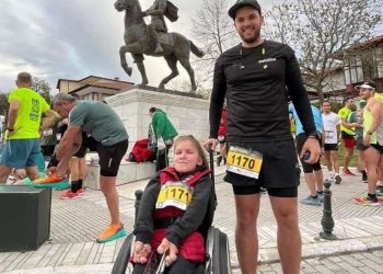 Την ανέβασε στην πλάτη του στον Όλυμπο