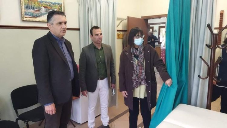 Ευχές σε Γηροκομείο – Καπή και Λαϊκή Αγορά από τoν Περιφερειάρχη Δυτ. Μακεδονίας και την Αντιπεριφερειάρχη Καστοριάς