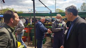 Ευχές σε Γηροκομείο – Καπή και Λαϊκή Αγορά από τoν Περιφερειάρχη Δυτ. Μακεδονίας και την Αντιπεριφερειάρχη Καστοριάς Ευχές σε Γηροκομείο – Καπή και Λαϊκή Αγορά από τoν Περιφερειάρχη Δυτ. Μακεδονίας και την Αντιπεριφερειάρχη Καστοριάς