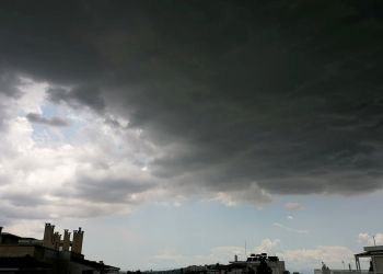 Καιρός Σήμερα: Συννεφιά Με Τοπικές Βροχές Και Σποραδικές Καταιγίδες