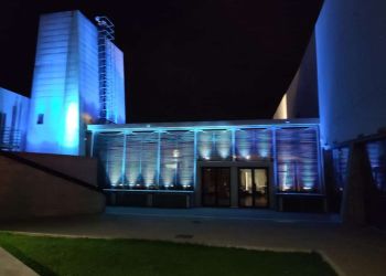 Με Μπλε Χρώμα Φωταγωγήθηκε Η Κοβεντάρειος Δημοτική Βιβλιοθήκη Κοζάνης