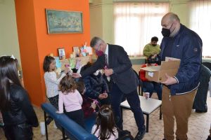 Πασχαλινές επισκέψεις του Αντιπεριφερειάρχη και του Δημάρχου Φλώρινας Πασχαλινές επισκέψεις του Αντιπεριφερειάρχη και του Δημάρχου Φλώρινας