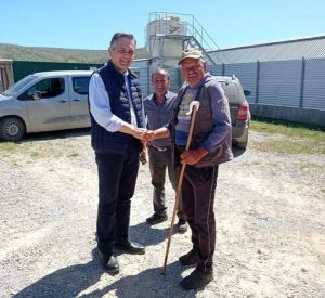 Προσβάσεις στις μονάδες των κτηνοτρόφων, αλλά και σε επιχειρήσεις Προσβάσεις στις μονάδες των κτηνοτρόφων, αλλά και σε επιχειρήσεις