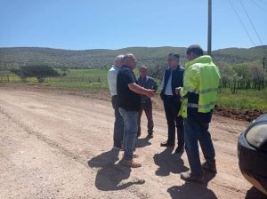 Προσβάσεις στις μονάδες των κτηνοτρόφων, αλλά και σε επιχειρήσεις Προσβάσεις στις μονάδες των κτηνοτρόφων, αλλά και σε επιχειρήσεις