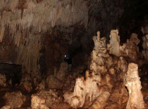 Το Σπήλαιο της Εράτυρας, με σταλακτίτες και σταλαγμίτες