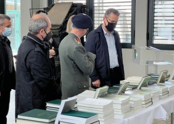 Δωρεά Βιβλίων Του Γενικού Επιτελείου Στρατού Στην Κοβεντάρειο Δημοτική Βιβλιοθήκη Κοζάνης