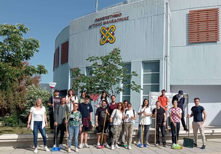 «Δράση με σκούπα και Φαράσι» Φοιτητές καθάρισαν το δεύτερο σπίτι τους, το Πανεπιστήμιο που φοιτούν!