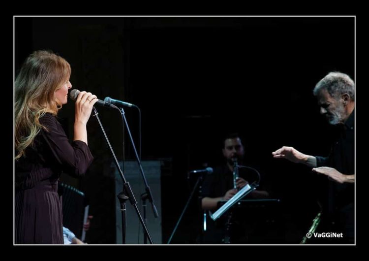 Ο Σταύρος Ξαρχάκος γράφει για την Ηρώ Σαΐα το ποντιακό τραγούδι “Αροθυμώ και τραγωδώ”