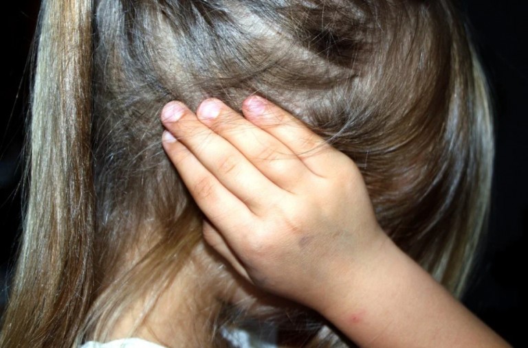 12Χρονο Κορίτσι Εκμυστηρεύτηκε Στους Δασκάλους Τον Βιασμό Από Τον Πατέρα Του