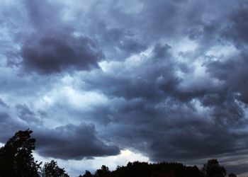 Ο Καιρός Σήμερα: Συννεφιά Με Τοπικές Βροχές Και Καταιγίδες