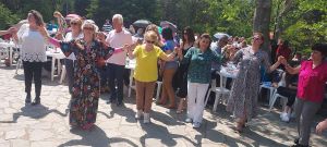 Το ρίξαν έξω οι “Φίλοι της Παράδοσης”