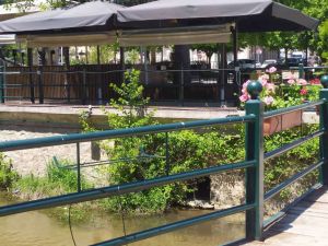 Άγνωστοι αφαίρεσαν ζαρντινιέρες με λουλούδια από την παραποτάμια περιοχή της Φλώρινας Άγνωστοι αφαίρεσαν ζαρντινιέρες με λουλούδια από την παραποτάμια περιοχή της Φλώρινας