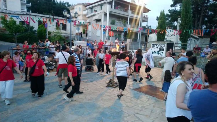 Άναψαν φανό μέσα στο κατακαλόκαιρο…