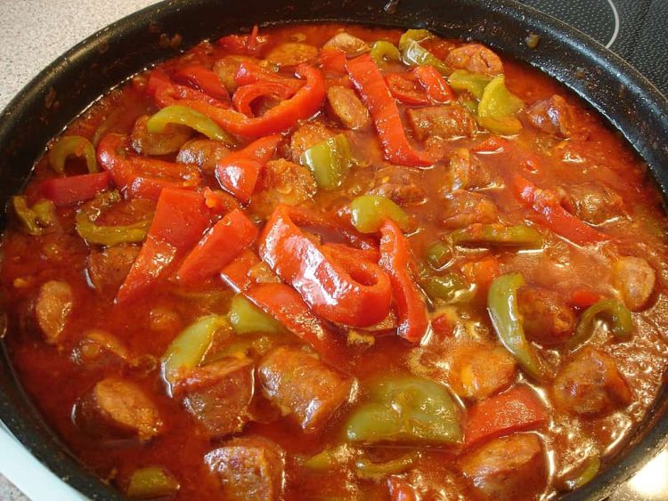 Έπιασαν οι ζέστες, καιρός για ένα εύκολο καλοκαιρινό φαγητό – σπεντζοφάι