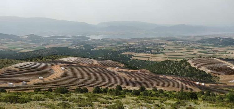 Γιώργος Τζέλλος πρώην Δήμαρχος Αιανής: Εικόνες από τη “Μάνα νερού”. Απέραντες εκτάσεις με φωτοβολταϊκά