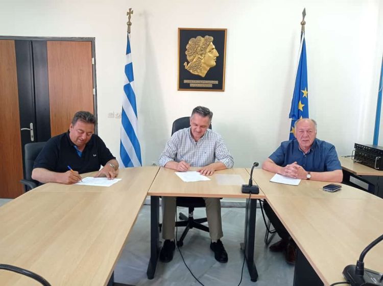 Επισκευή και συντήρηση δρόμου στο Δαφνερό