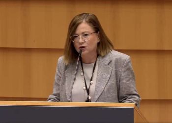 Μαρία Σπυράκη προς Φρανς Τιμερμανς: Πλαφόν στη χονδρική του φυσικού αερίου και αλλαγή μοντέλου τιμολόγησης του ηλεκτρισμού 