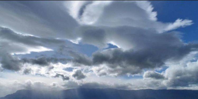 Ο Καιρός Σήμερα: Αίθριος με συννεφιές το απόγευμα και πιθανές βροχές