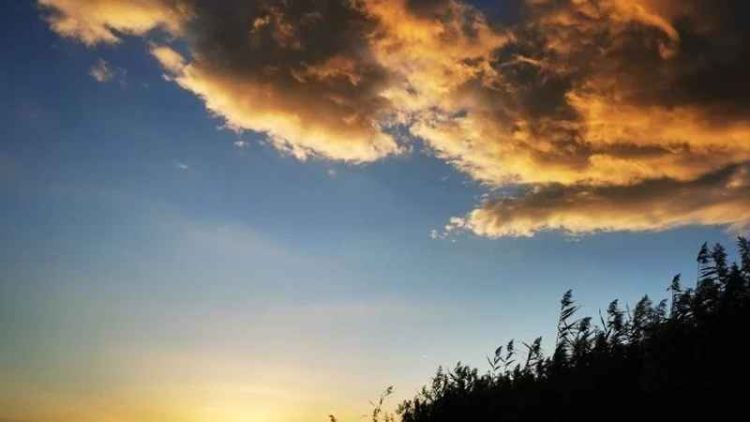 Ο Καιρός Σήμερα: Ηλιοφάνεια με λίγες τοπικές νεφώσεις παροδικά αυξημένες με τοπικές βροχές