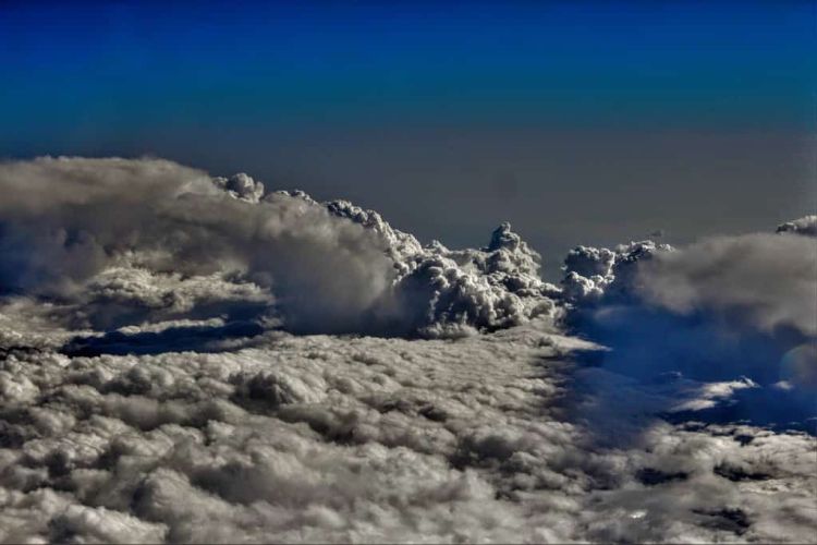 Ο Καιρός Σήμερα: Υψηλές θερμοκρασίες με νεφώσεις και με βροχές και σποραδικές καταιγίδες