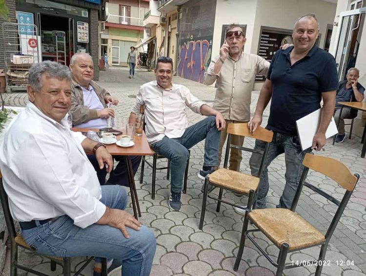 Τα είπαν ένα χεράκι…