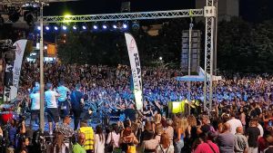 Ένα καλοκαιρινό party της αγοράς στην Κοζάνη με τη «Λευκή νύχτα» Ένα καλοκαιρινό Party της αγοράς στην Κοζάνη με τη «Λευκή νύχτα»