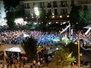 Ένα καλοκαιρινό party της αγοράς στην Κοζάνη με τη «Λευκή νύχτα» Ένα καλοκαιρινό Party της αγοράς στην Κοζάνη με τη «Λευκή νύχτα»