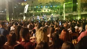 Ένα καλοκαιρινό party της αγοράς στην Κοζάνη με τη «Λευκή νύχτα» Ένα καλοκαιρινό Party της αγοράς στην Κοζάνη με τη «Λευκή νύχτα»