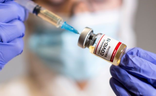 Βασιλακόπουλος: Έρχεται Κοινό Εμβόλιο Για Γρίπη Και Κορονοϊό – Πιο Μεταδοτική Η Όμικρον 4 Και 5