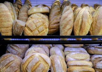Εξετάζεται Μείωση Του Φπα Σε Βασικά Είδη, Όπως Το Ψωμί