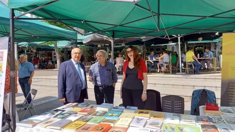 Η Κεντρική Πλατεία Κοζάνης “Μετατράπηκε”  Σε Αγορά Βιβλίου