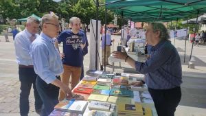 Η κεντρική πλατεία Κοζάνης “μετατράπηκε”  σε αγορά βιβλίου