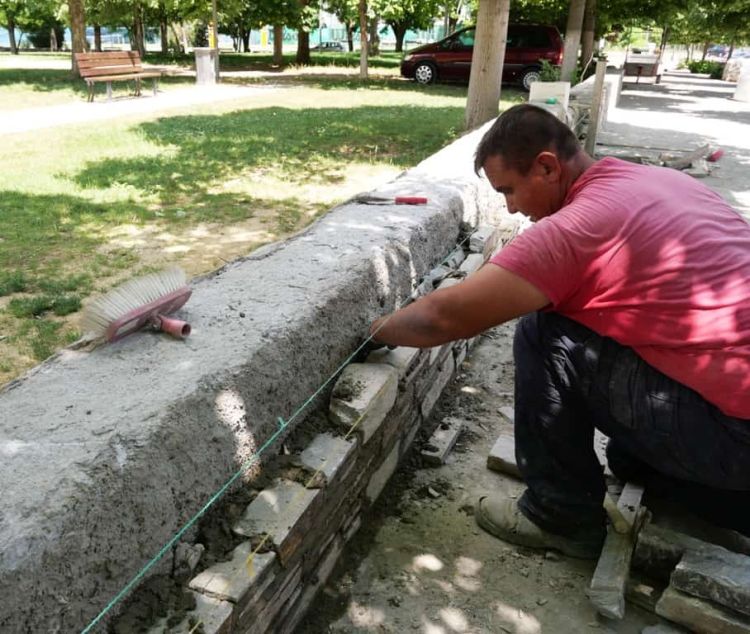 “Λίφτινγκ” Στο Πάρκο Των Μανιταριών – Εργασίες Αποκατάστασης Στα Εξωτερικά Τοιχία