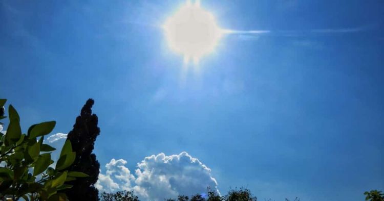 Ο Καιρός Σήμερα: Λιακάδα Με Λίγα Σύννεφα Και Θερμοκρασία Σε Υψηλά Επίπεδα