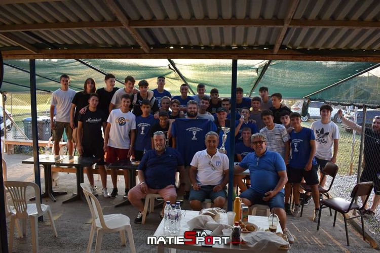 Γιόρτασαν τις επιτυχίες με μπάρμπεκιου οι μικτές Κ15 και Κ17 της ΕΠΣ Κοζάνης