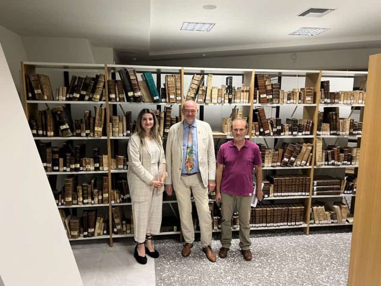 Δωρεά βιβλίων από τον Αν. Γενικό Πρόξενο της Ομοσπονδιακής Δημοκρατίας της Γερμανίας, Carsten Müller