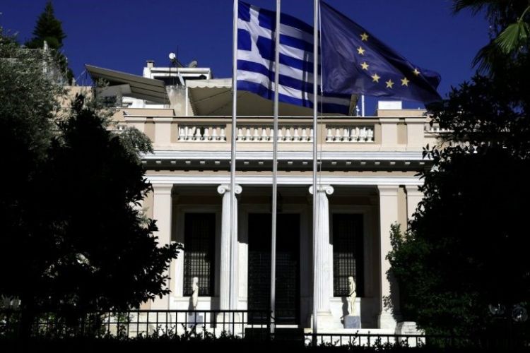 Η κυβέρνηση βάζει 3+1 φιλολαϊκά μέτρα στη φαρέτρα της