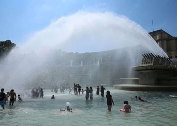 «Καμίνι» η Ευρώπη: Συναγερμός για επικίνδυνο κύμα καύσωνα από την Ιβηρική μέχρι τη Γερμανία