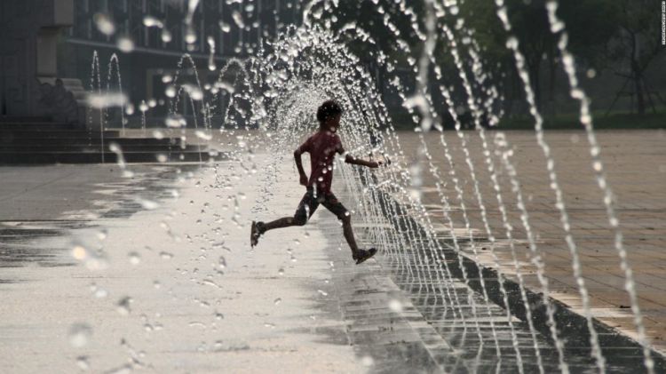 Καύσωνας: Πού οφείλονται οι θερμοκρασίες ρεκόρ στη Δυτική Ευρώπη – Τι να περιμένουμε στην Ελλάδα