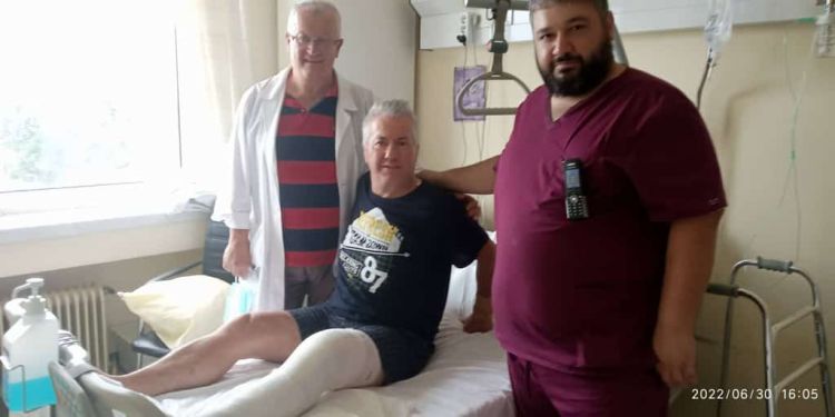 Με επιτυχία  η επέμβαση στο γόνατο  για τον Τάκη Καραθανάση από το τιμ του διευθυντή ορθοπεδικής κ Μιλτιάδη Κύρου 