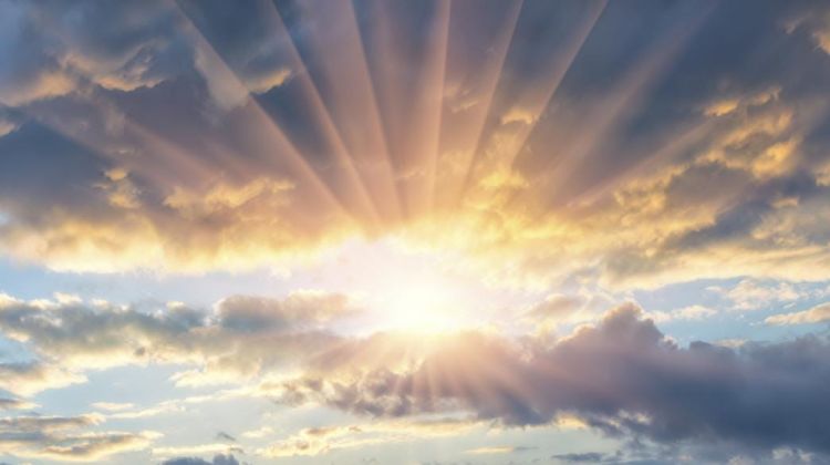 Ο Καιρός Σήμερα: Ηλιοφάνεια και υψηλές θερμοκρασίες με λίγες τοπικές νεφώσεις