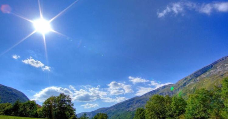 Ο Καιρός Σήμερα: Ηλιοφάνεια και υψηλές θερμοκρασίες