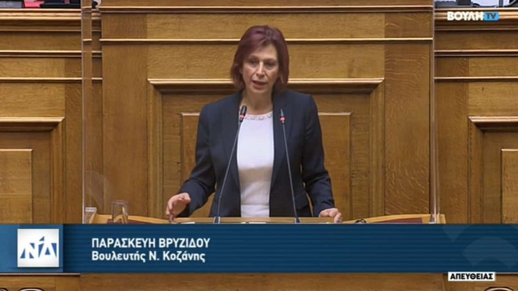 Πρόσληψη των 25.000 εκπαιδευτικών, ζητεί η Παρασκευή Βρυζίδου