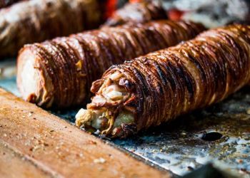 Τι είναι τελικά το κοκορέτσι και το ιμάμ μπαϊλντί; Ελληνικά ή τουρκικά φαγητά;