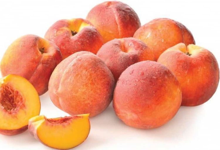 Τρία ροδάκινα, μια φέτα καρπούζι