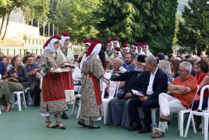 Άνοιξε η αυλαία για το κορυφαίο χορωδιακό γεγονός της Δυτικής Μακεδονίας Άνοιξε η αυλαία για το κορυφαίο χορωδιακό γεγονός της Δυτικής Μακεδονίας