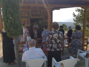 Μηλιά Κοζάνης: στο Εξωκλήσι Αγίας Ειρήνης Χρυσοβαλάντου, τελέστηκε η θεία λειτουργία