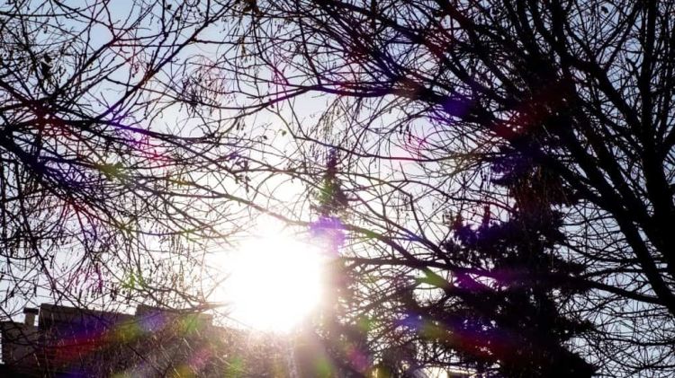 Ο Καιρός Σήμερα: Ηλιοφάνεια Με Τοπικές Νεφώσεις
