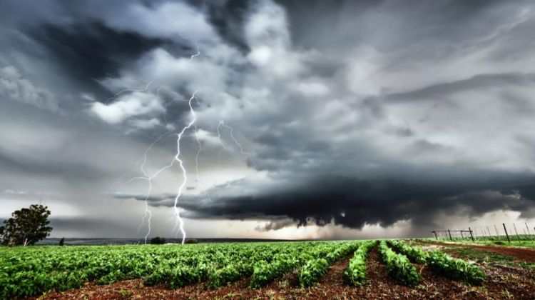 Ο Καιρός Σήμερα: Νεφώσεις Με Τοπικές Βροχές Και Σποραδικές Καταιγίδες